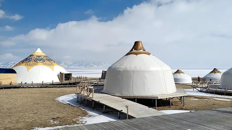 零下30℃的浪漫!新疆赛里木湖冬季私藏玩法全公开配图